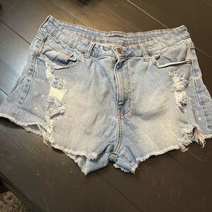 No Boundaries distressed jean shorts; juniors size 15; lighter wash